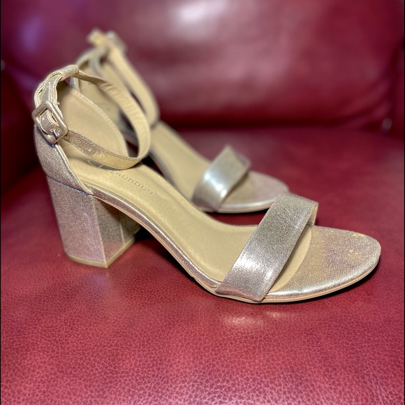 Sandals in silver color CL Laundry Heeled Sandals 3” H - Picture 8 of 9